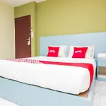 OYO 1703 Terang Bintang Hotel