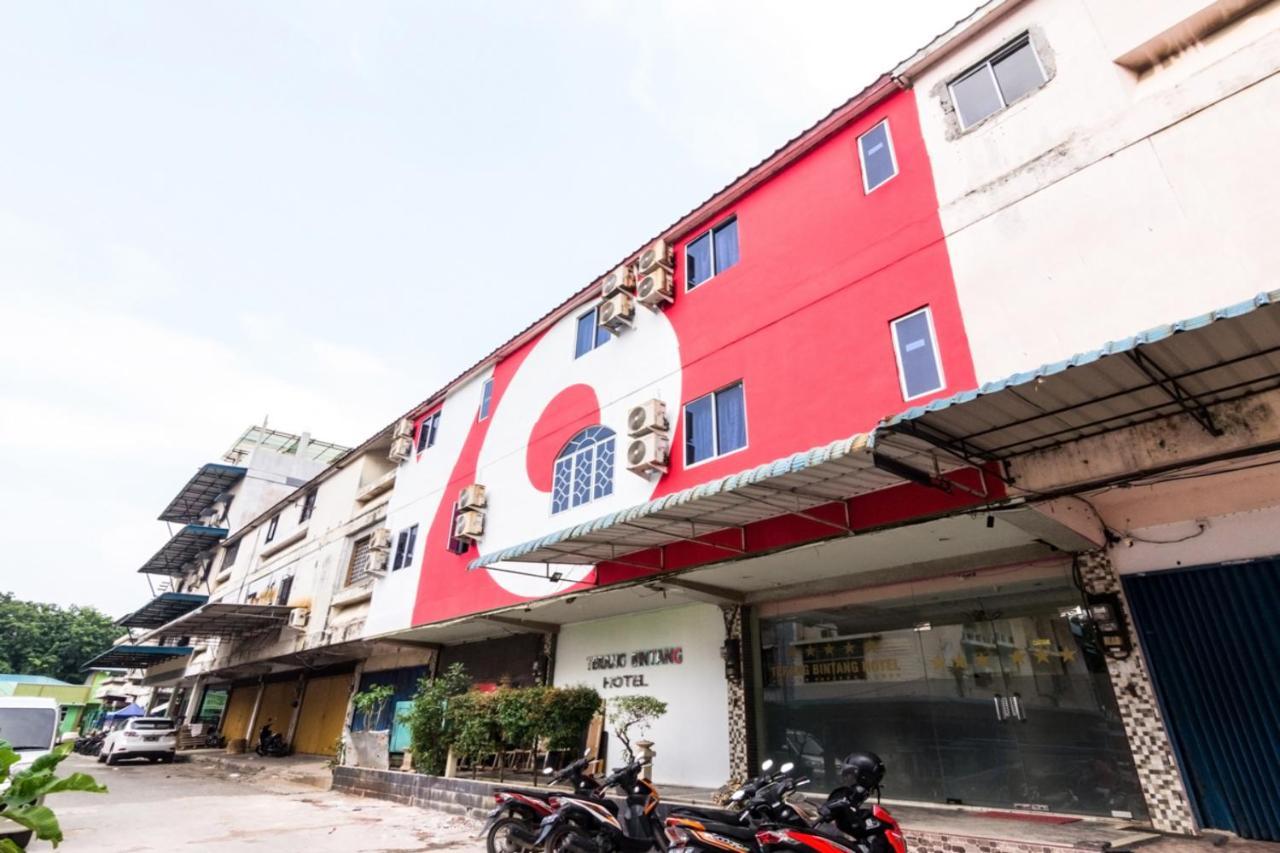 Vaccinated Staff - Oyo 1703 Terang Bintang Hotel Batam