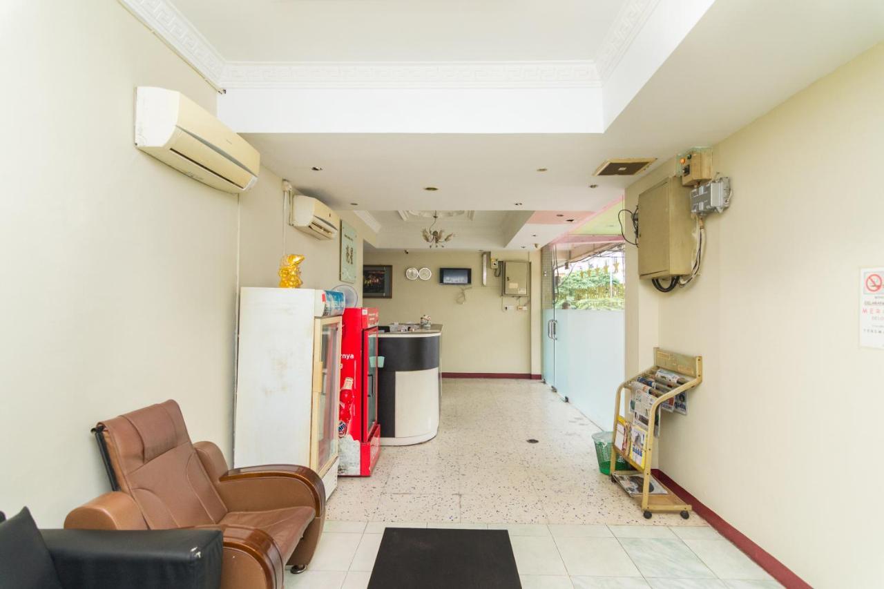 Vaccinated Staff - Oyo 1703 Terang Bintang 2*