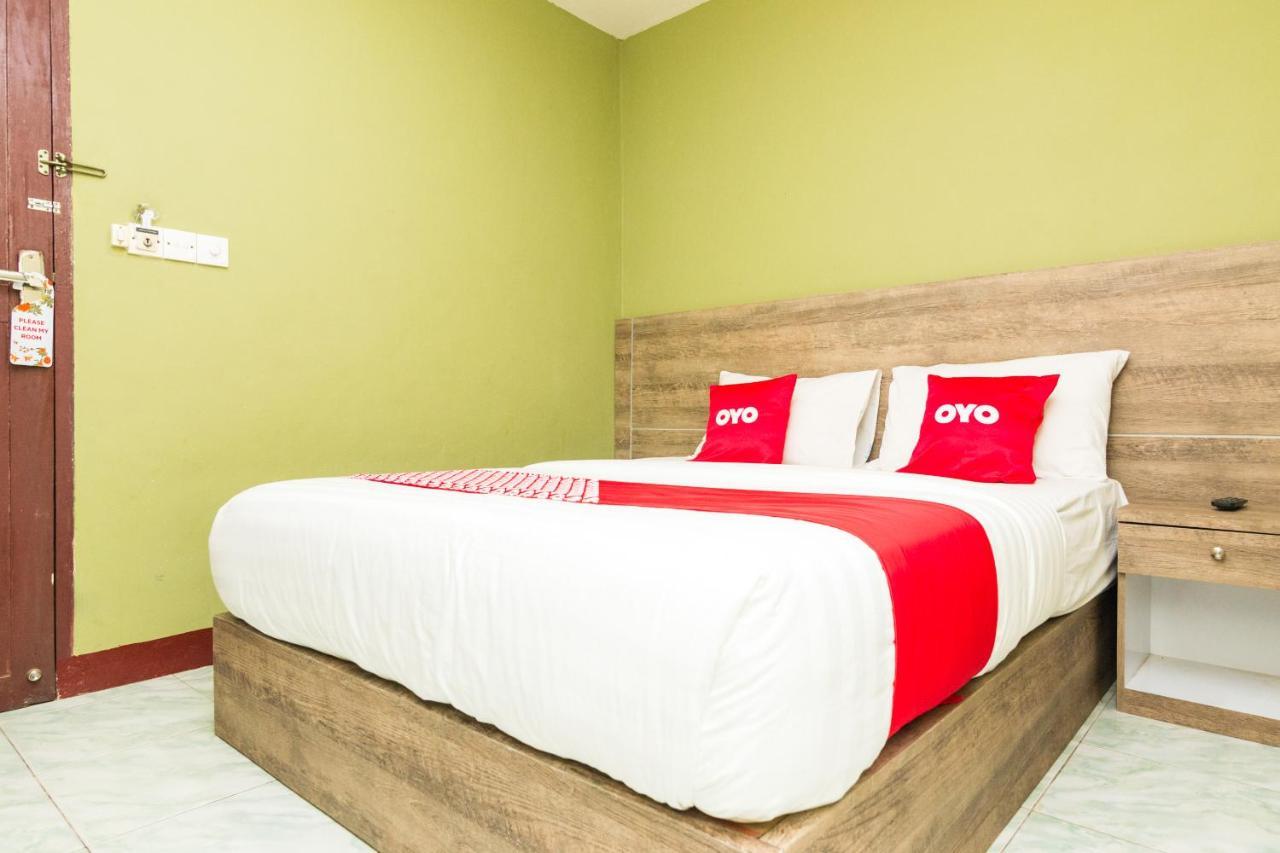 Vaccinated Staff - Oyo 1703 Terang Bintang Hotel Batam