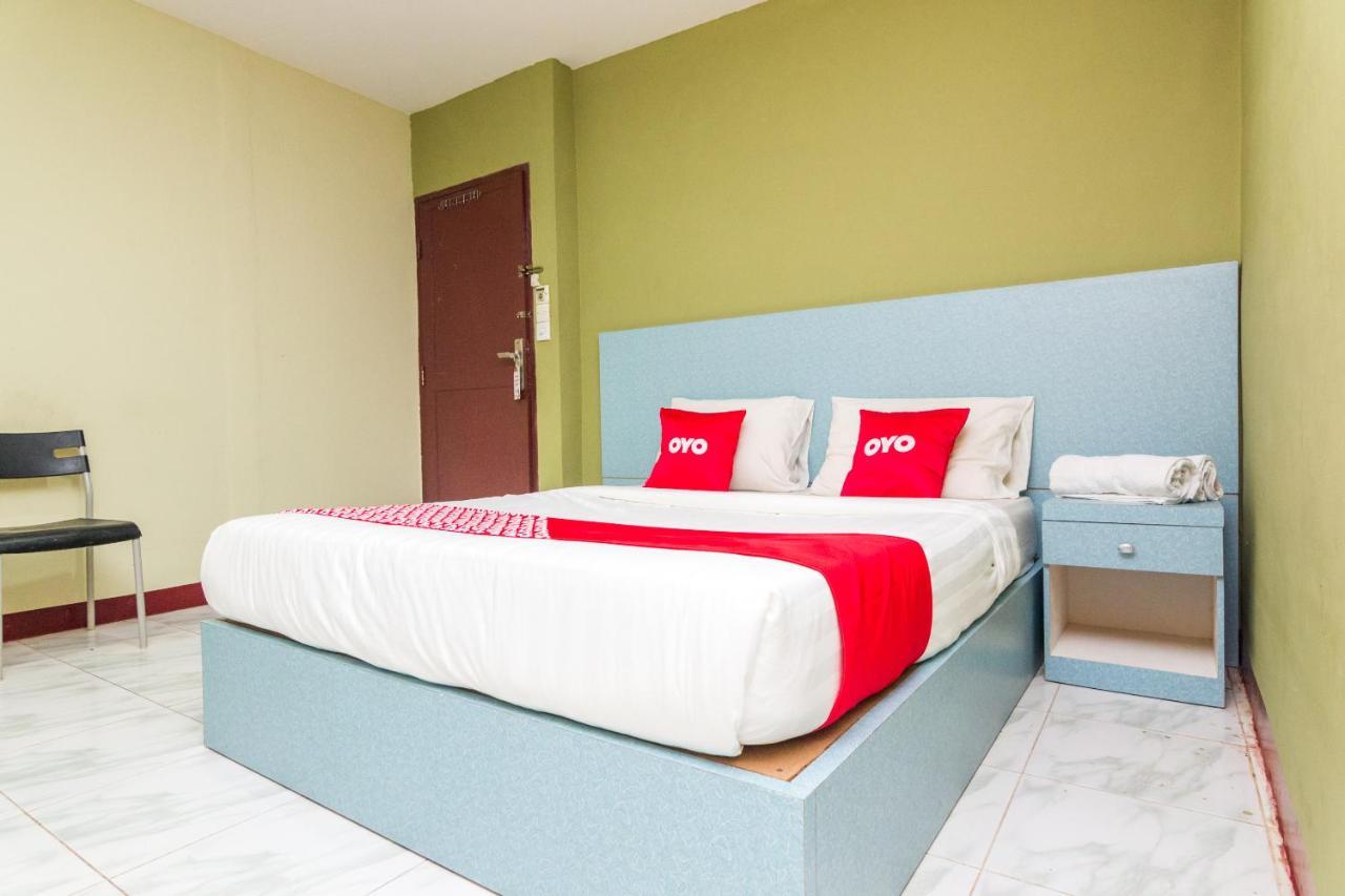Vaccinated Staff - Oyo 1703 Terang Bintang Hotel Batam